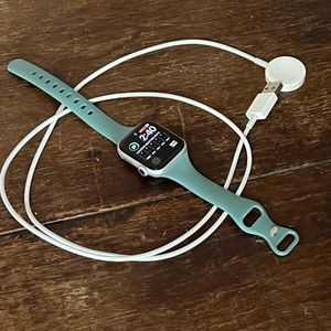 Apple Series 6 40mm Watch w/ Sage Color Band & Charger